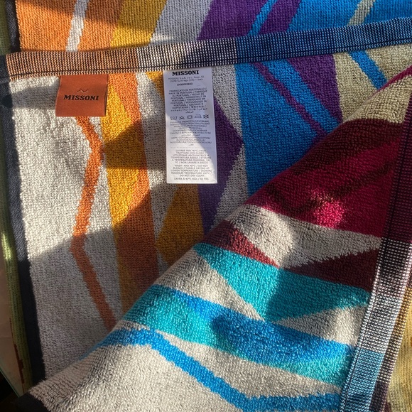 Missoni Hugo Towel NWT - Picture 5 of 10
